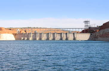 Fototapeta na wymiar Glen Canyon dam at the border of Arizona and Utah