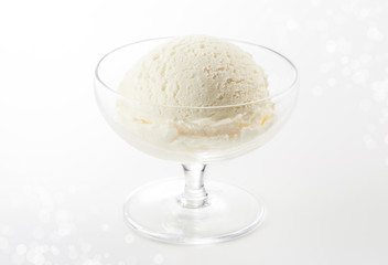 バニラアイス (vanilla ice cream)