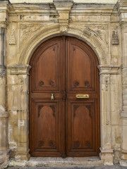 Fototapeta na wymiar Old wooden brown door in Rethymnon. Greece