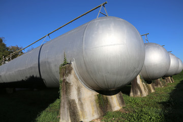 series of pressure tanks to storage methane gas
