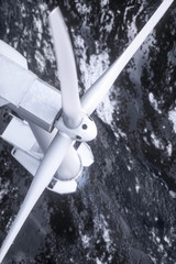 Offshore Windrad auf stürmischer See