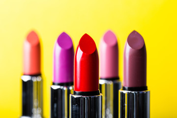Obraz premium Bunte Lippenstifte