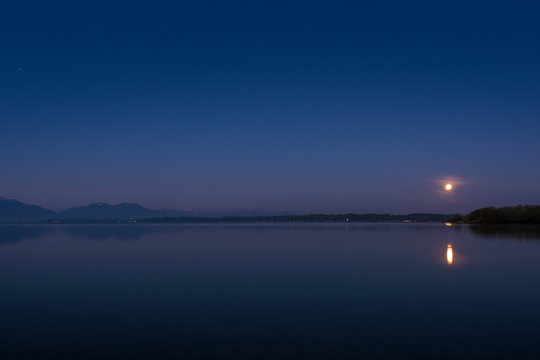 RelfexionBilder StockFotos & Videos. Adobe Stock