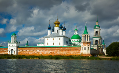 Fototapeta na wymiar spaso-yakovlevsky monastery