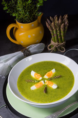 Asparagus cream soup with egg