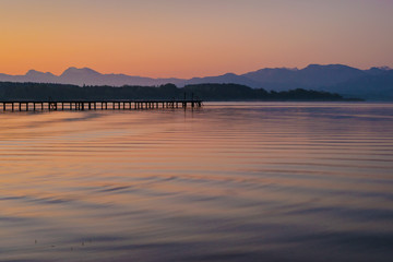 Morgendämmerung am Chiemsee in Bayern, Deutschland