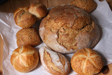 Bayerisches Landbrot mit Semmeln