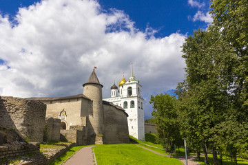 Fototapeta na wymiar Summer view on Pskov Kremlin