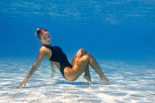 Underwater posing beauty