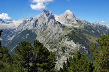 Fototapeta na wymiar Alpspitze und Hochblassen in den bayerischen Alpen