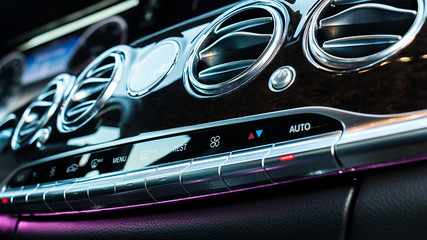 Luxury Car Interior AC Control And Ventilation Deck - 144333316