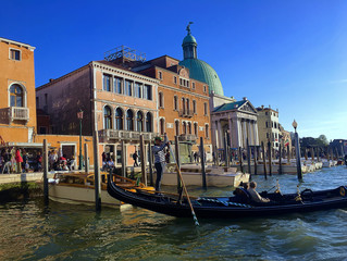 Fototapeta na wymiar Grand Canal Gondola