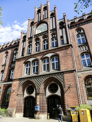 Fototapeta na wymiar Historisches Postgebäude im Zentrum von Frankfurt an der Oder, Hauotportal
