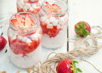 Yoghurt with strawberries