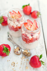 Yoghurt with strawberries