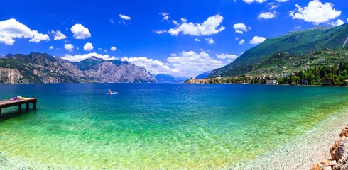 Fotobehang Beautiful lakes of Italy - scenic Lago di Garda, view of Malcesine town © Freesurf