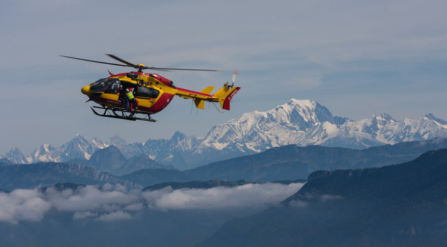 H&eacute;licopt&egrave;re de secours en montagne