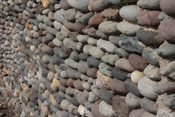 Mauer aus Kieselsteinen