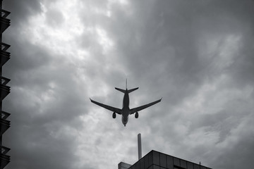 Plane is going to land over the roofs