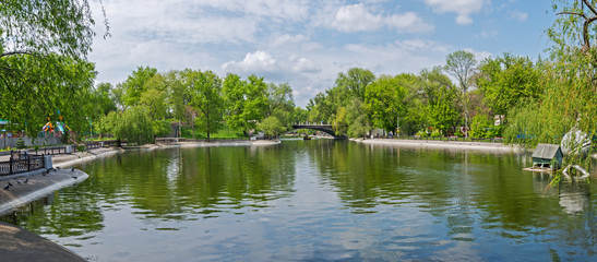 Fototapeta na wymiar City lake