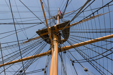 mast and crows nest
