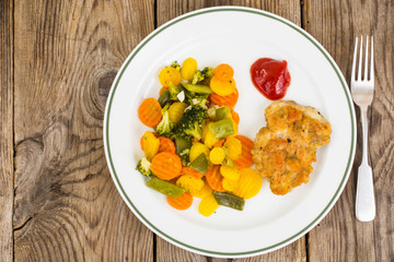 Chopped chicken with vegetable garnish