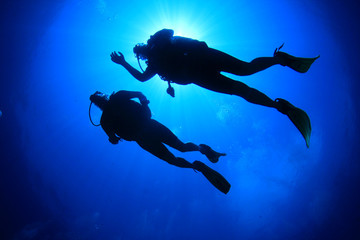 Scuba diving © Richard Carey