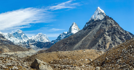 Panorama of the ridge Mahalangur Himal with Mount Everest (8848 m). View Gokyo glacier near Thopak Tsho (4990 m) - Nepal, Himalayas
