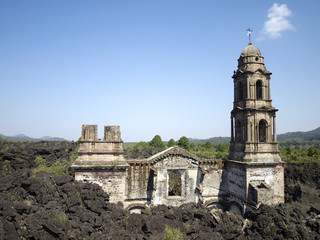 Antigua Iglesia de San Juan Parangaricutiro