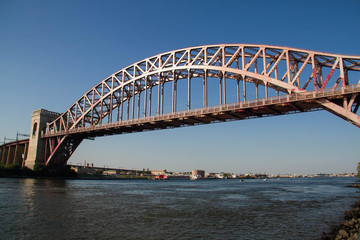 Fototapeta na wymiar The Hell Gate Bridge over the river, Astoria, New York