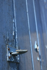 Volet bleu usagé