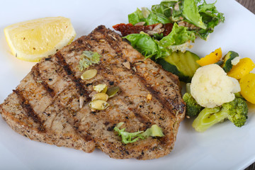 Grilled tuna steak