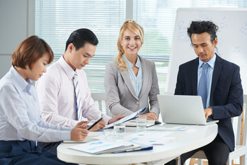 Obraz premium Attending business dicussion