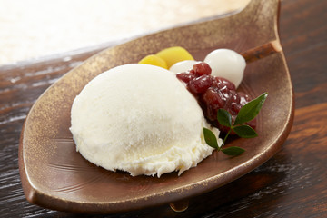 和風テイストのバニラアイス