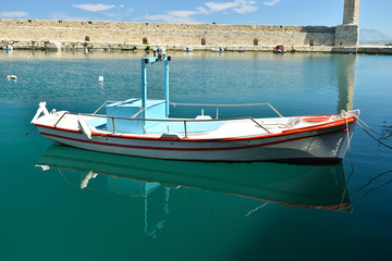 Fototapeta premium boats in the port on the background of city