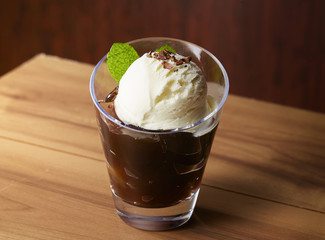 コーヒーゼリー　バニラアイス添え