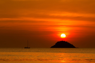 Fototapeta na wymiar Tropical sunset on Koh Chang