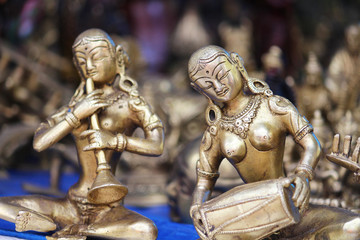 Obraz premium metal women musician sculptures