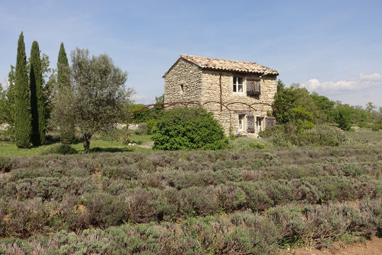 cabanon dans la campagne