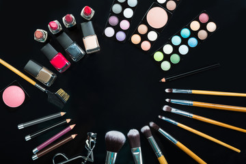 Professional Makeup Brushes And Make-up Products Set