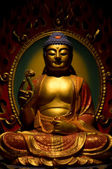 Fototapeta premium buddha statue in temple