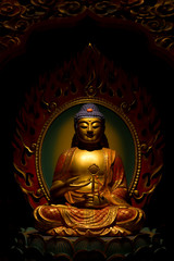 Fototapeta premium buddha statue in temple