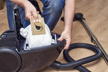 Dust bag replacement in vacuum cleaner