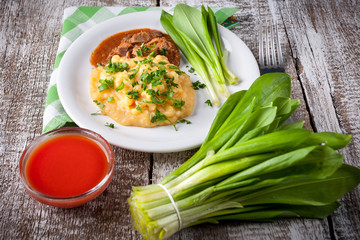 peas cooked with meat sauce