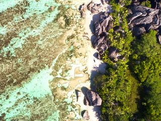 Luftaufnahme am anse source d`argent Strand