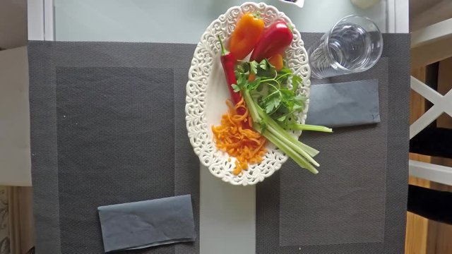 Zeitraffer Abr&auml;umen des Fr&uuml;hstucks Tisch