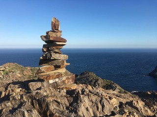 Fototapeta na wymiar Stones tower at the coastline
