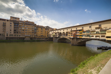 Fototapeta premium Italia,Toscana,Firenze, Ponte Vecchio e fiume Arno.