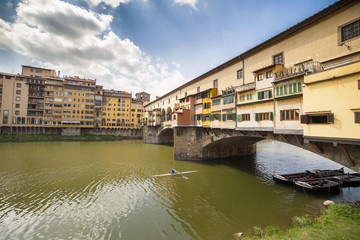 Obraz premium Italia,Toscana,Firenze, Ponte Vecchio e fiume Arno.