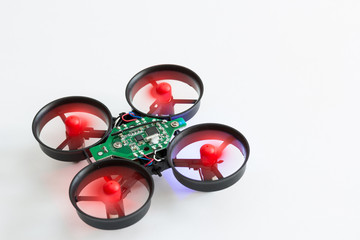 Mini dron on